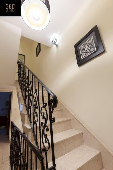 Beautiful, Typical Maltese 4Br Home With Roof Top By 360 Estates Sliema Exteriér fotografie