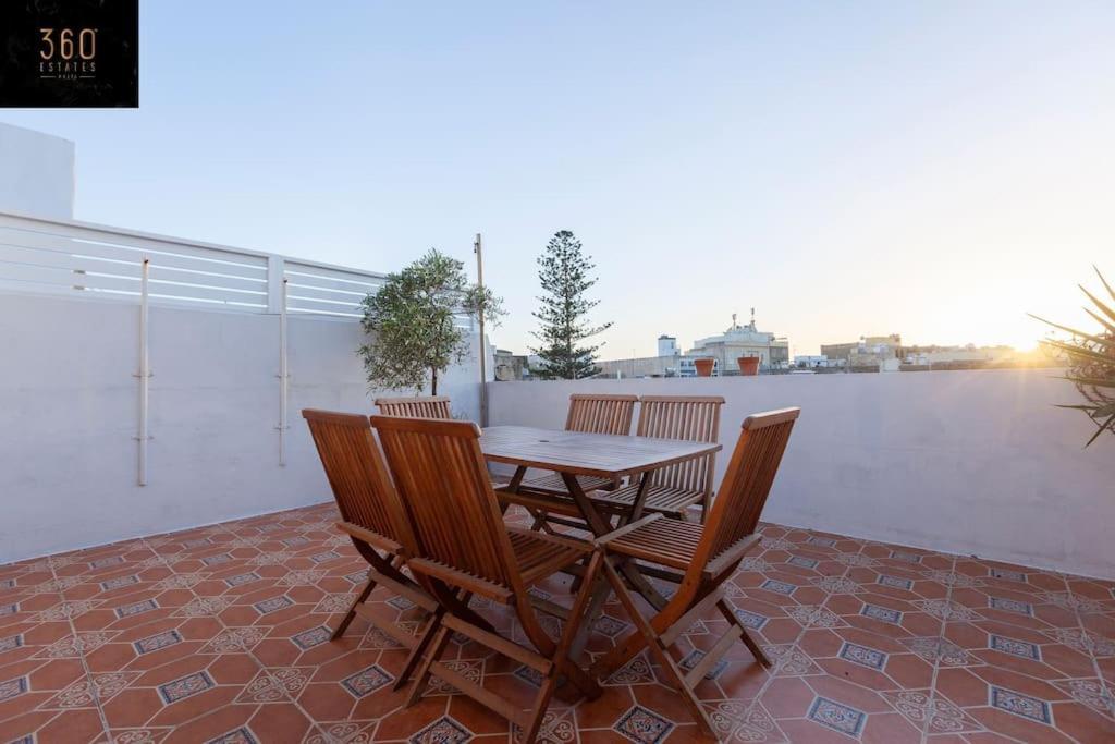 Beautiful, Typical Maltese 4Br Home With Roof Top By 360 Estates Sliema Exteriér fotografie