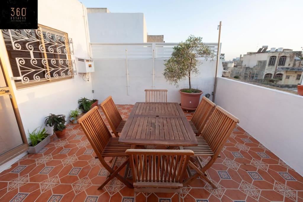 Beautiful, Typical Maltese 4Br Home With Roof Top By 360 Estates Sliema Exteriér fotografie