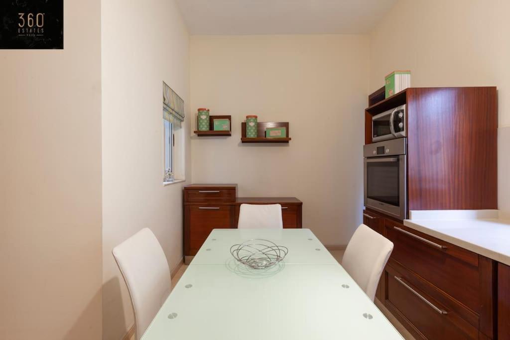 Beautiful, Typical Maltese 4Br Home With Roof Top By 360 Estates Sliema Exteriér fotografie
