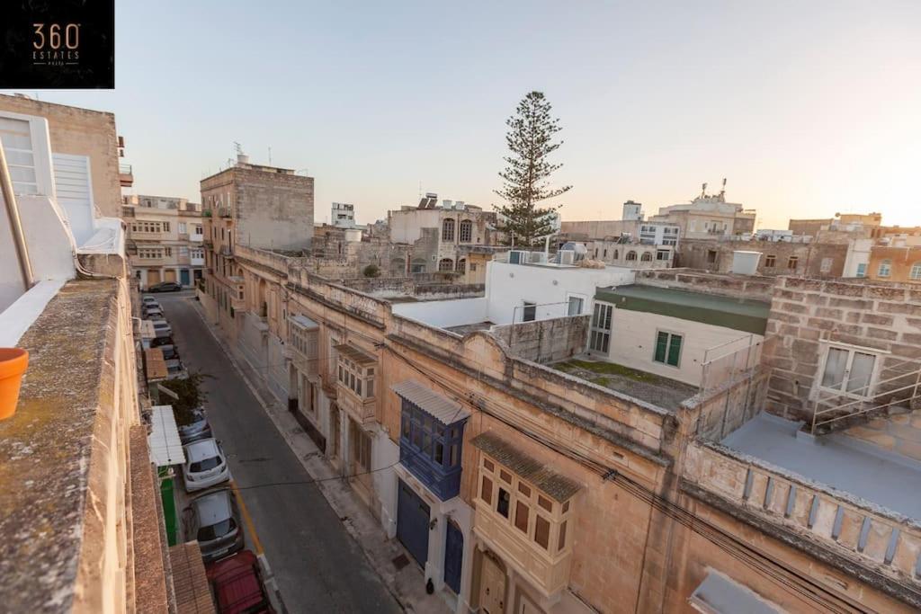 Beautiful, Typical Maltese 4Br Home With Roof Top By 360 Estates Sliema Exteriér fotografie