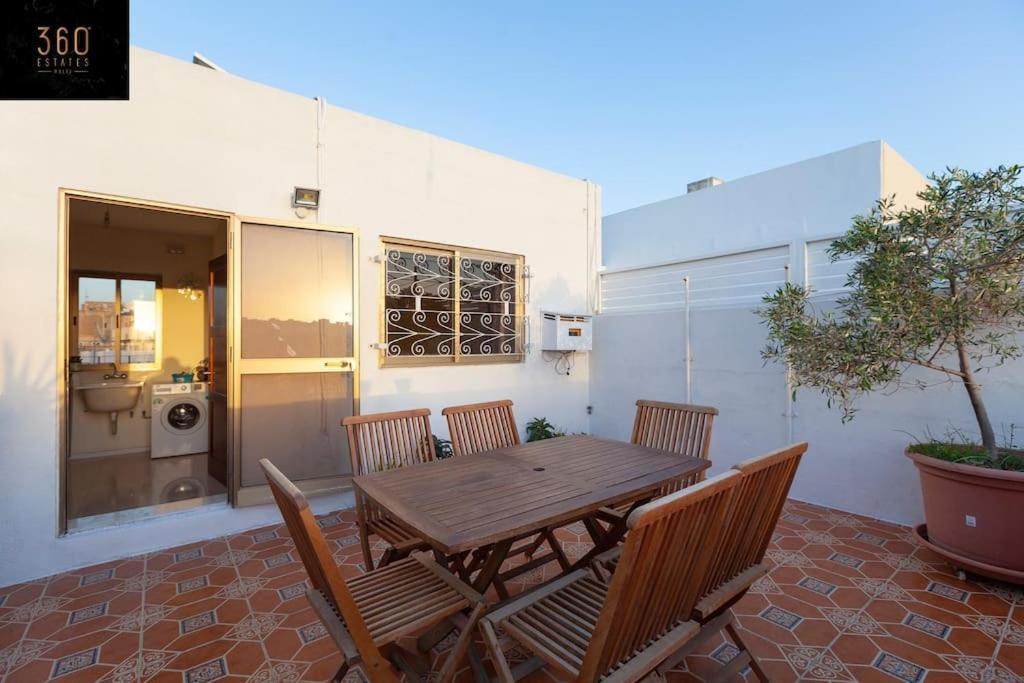 Beautiful, Typical Maltese 4Br Home With Roof Top By 360 Estates Sliema Exteriér fotografie